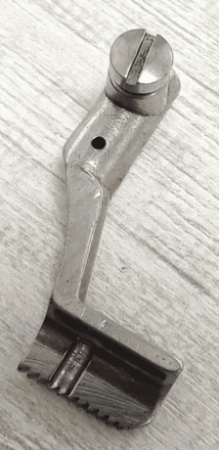 Лапка прижимная внутренняя Pfaff 145 (7.9 mm) 2/158 от магазина Promily в Иванове